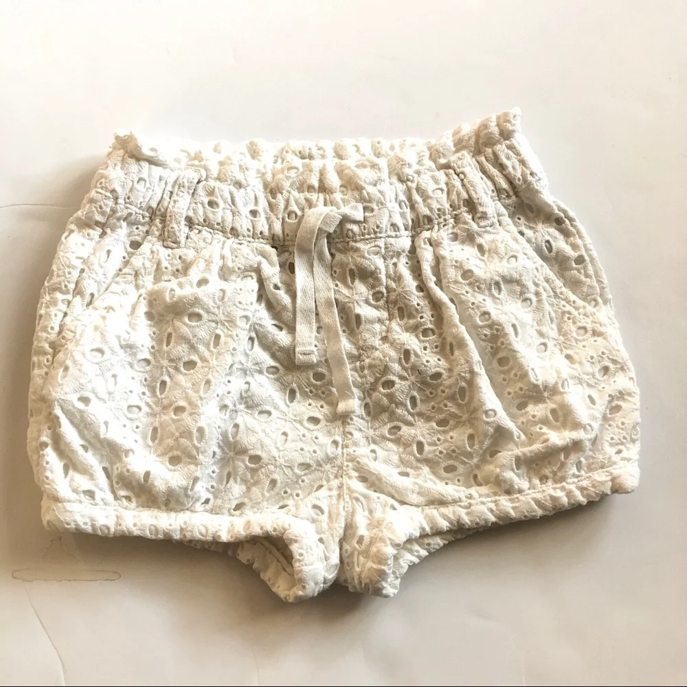 Gap eyelet shorts